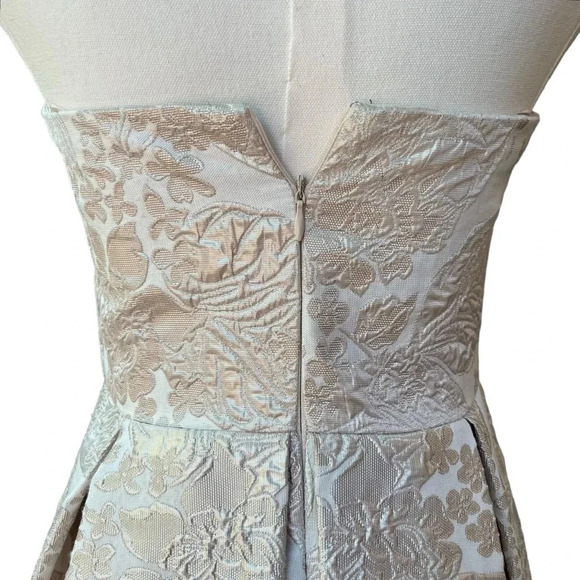 Cache Cream Brocade High-Low Ballgown with Beaded Embellishments Size 0 - Picture 9 of 16